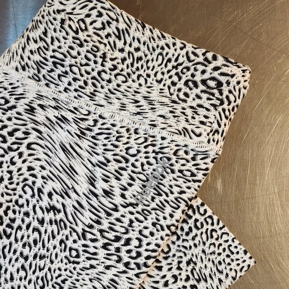 Reebok Pants - Reebok High-Waist White & Black Leopard Print Capris | Women | Large